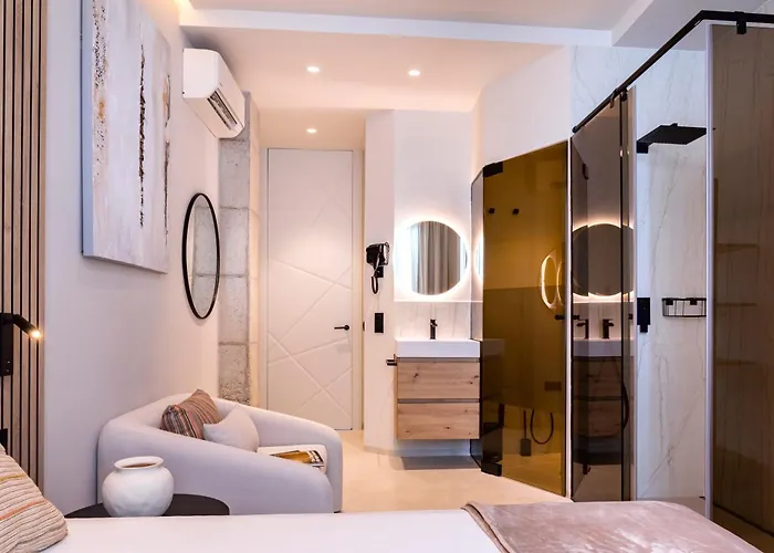 Magnificent Renovated 2Bd 2Bth Duplex With Backyard - City Centre