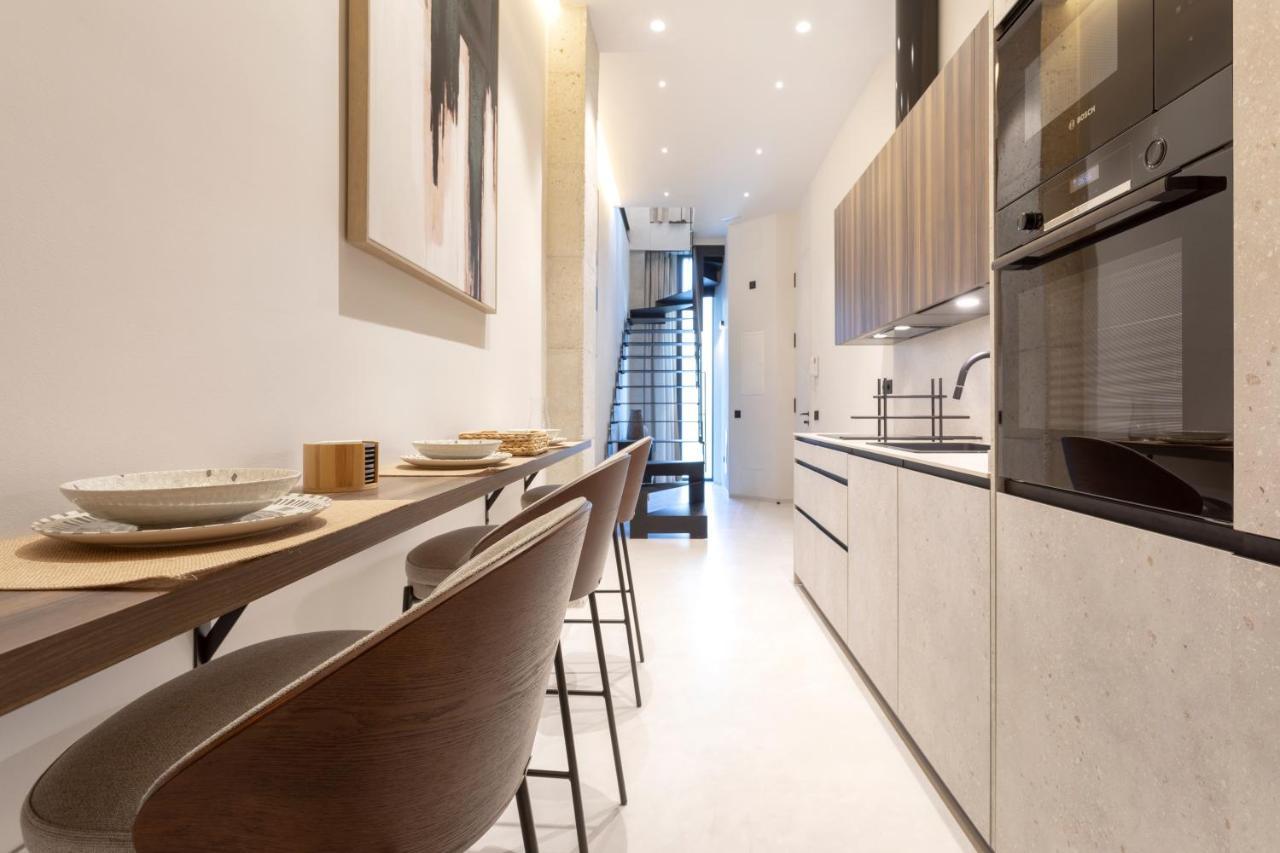 Magnificent Renovated 2bd 2bth Duplex With Backyard - Centre Apartment Málaga