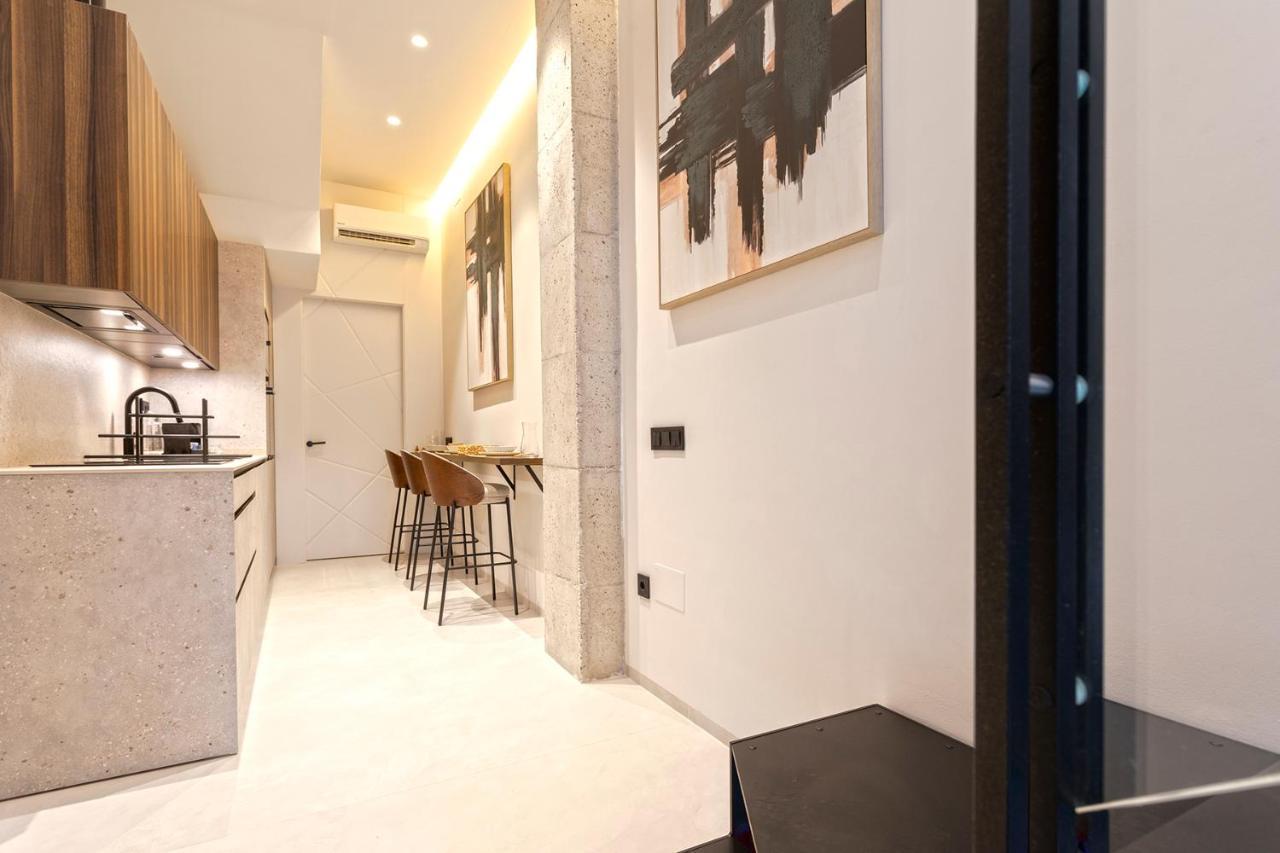 Apartment Magnificent Renovated 2bd 2bth Duplex With Backyard - Centre *
